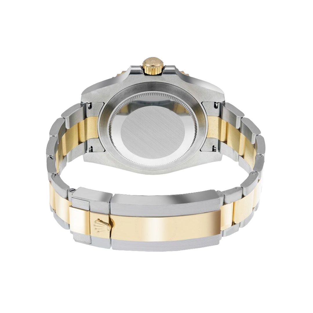 Achteraanzicht van een Rolex Submariner Date 126613LB-0002 horloge met blauwe wijzerplaat en gouden accenten, luxe duikhorloge, iconisch ontwerp.