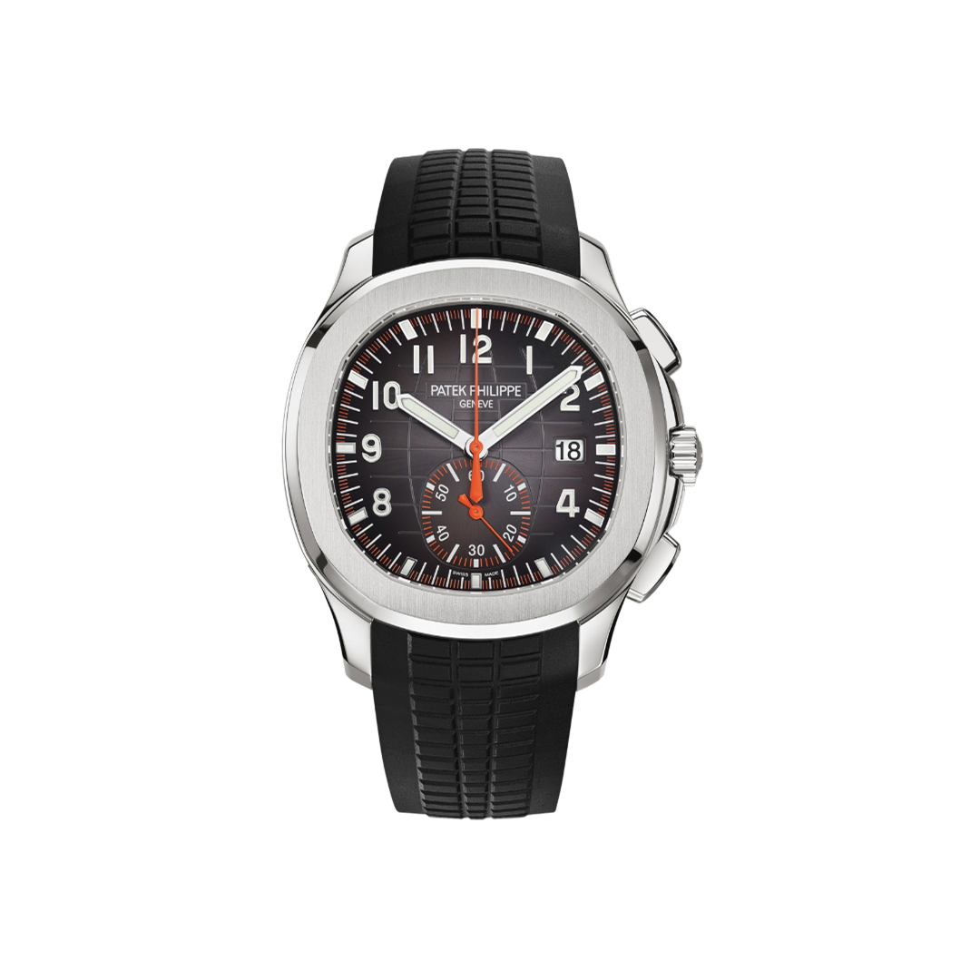 Vooraanzicht van een Patek Philippe Aquanaut Chronograph 5968A-001 horloge met roestvrijstalen kast, zwarte wijzerplaat, oranje accenten en rubberen band. Luxe herenhorloge, sportief design.