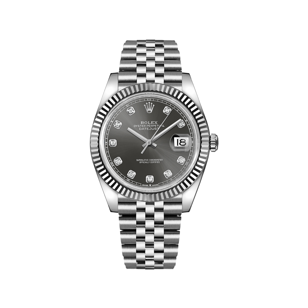 Vooraanzicht van een Rolex Datejust model 126334-0006, zilverkleurige wijzerplaat, 18k witgouden bezel, jubilee armband, luxe herenhorloge.