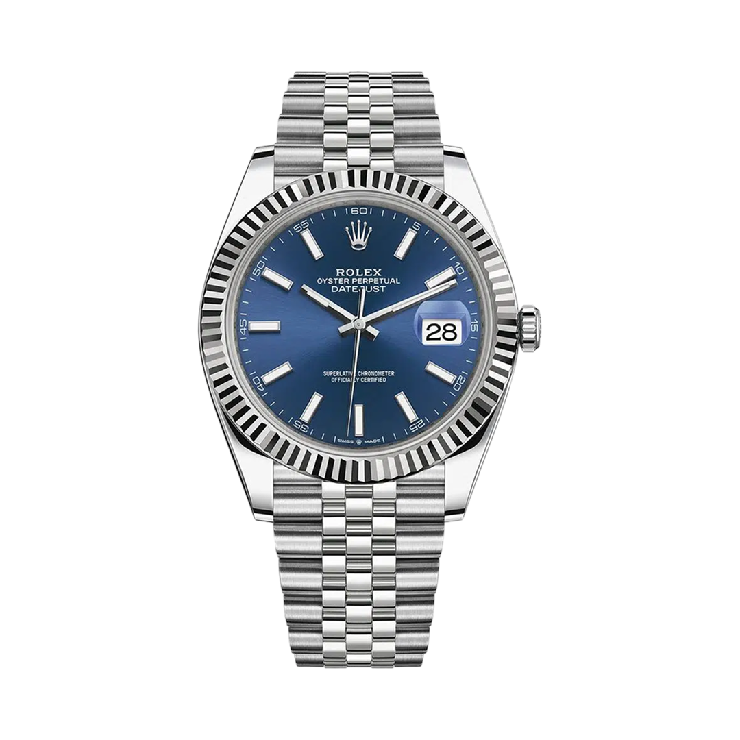 Vooraanzicht van een Rolex Datejust model 126334-0002, met een blauwe wijzerplaat, 18k witgouden geribbelde bezel, en Jubilee armband. Luxe herenhorloge, iconisch design, Zwitserse precisie.
