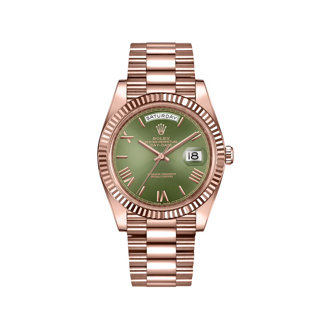Vooraanzicht van een Rolex Day-Date 40mm, referentie 228235-0025, roségouden kast, groene wijzerplaat, president-band, luxe herenhorloge.
