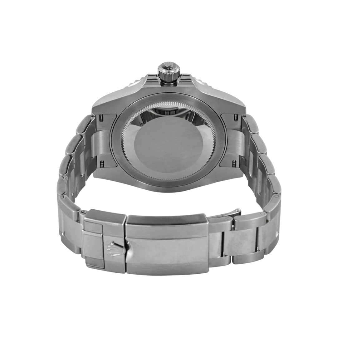 Achteraanzicht van een Rolex GMT-Master II 126710BLNR, ook bekend als de "Batman", met Oystersteel armband en iconische zwart-blauwe bezel.