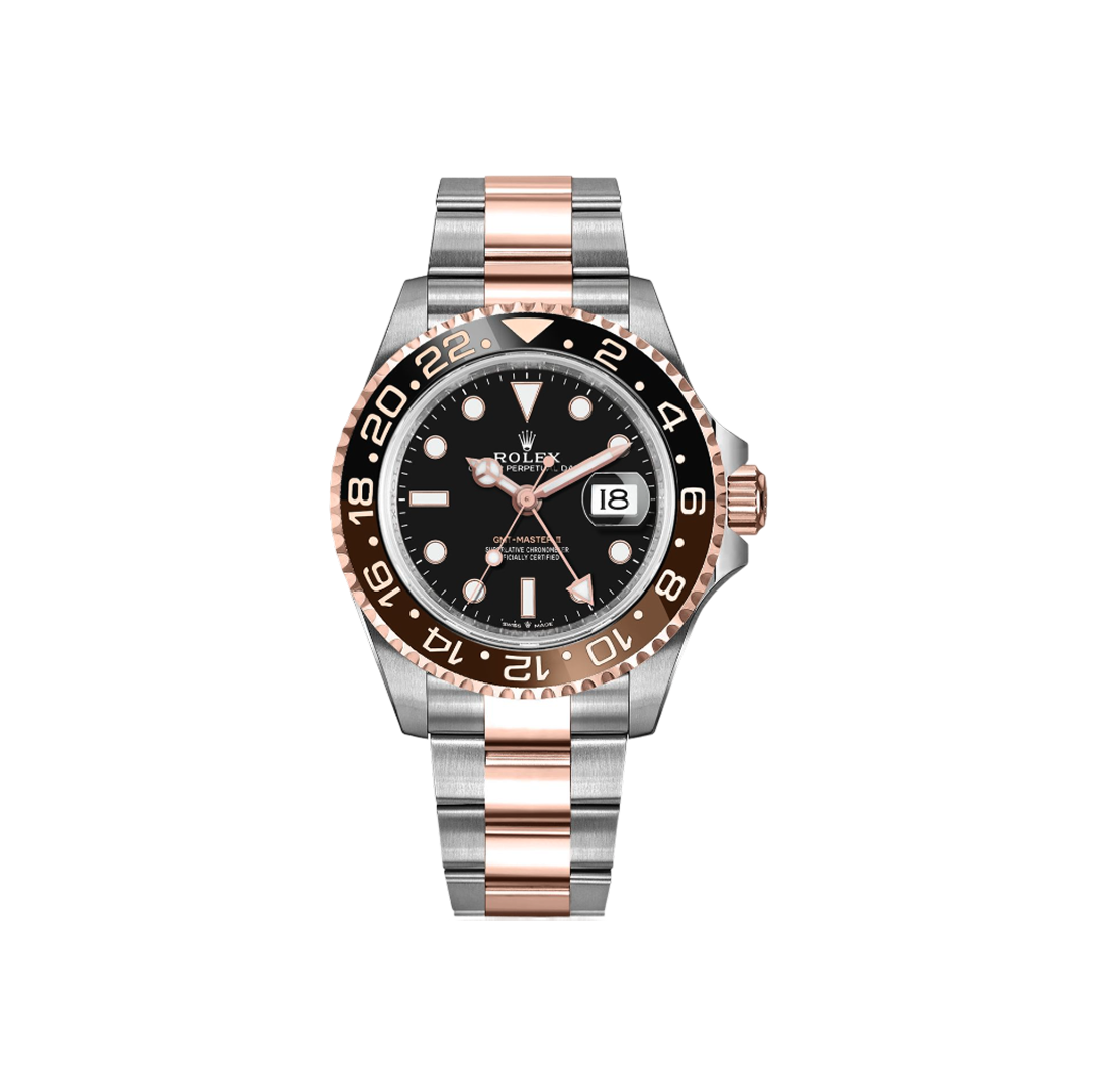 Vooraanzicht van een Rolex GMT-Master II 126711CHNR-0002, met een zwarte wijzerplaat, roségouden en stalen armband, en een tweekleurige bruine en zwarte bezel.